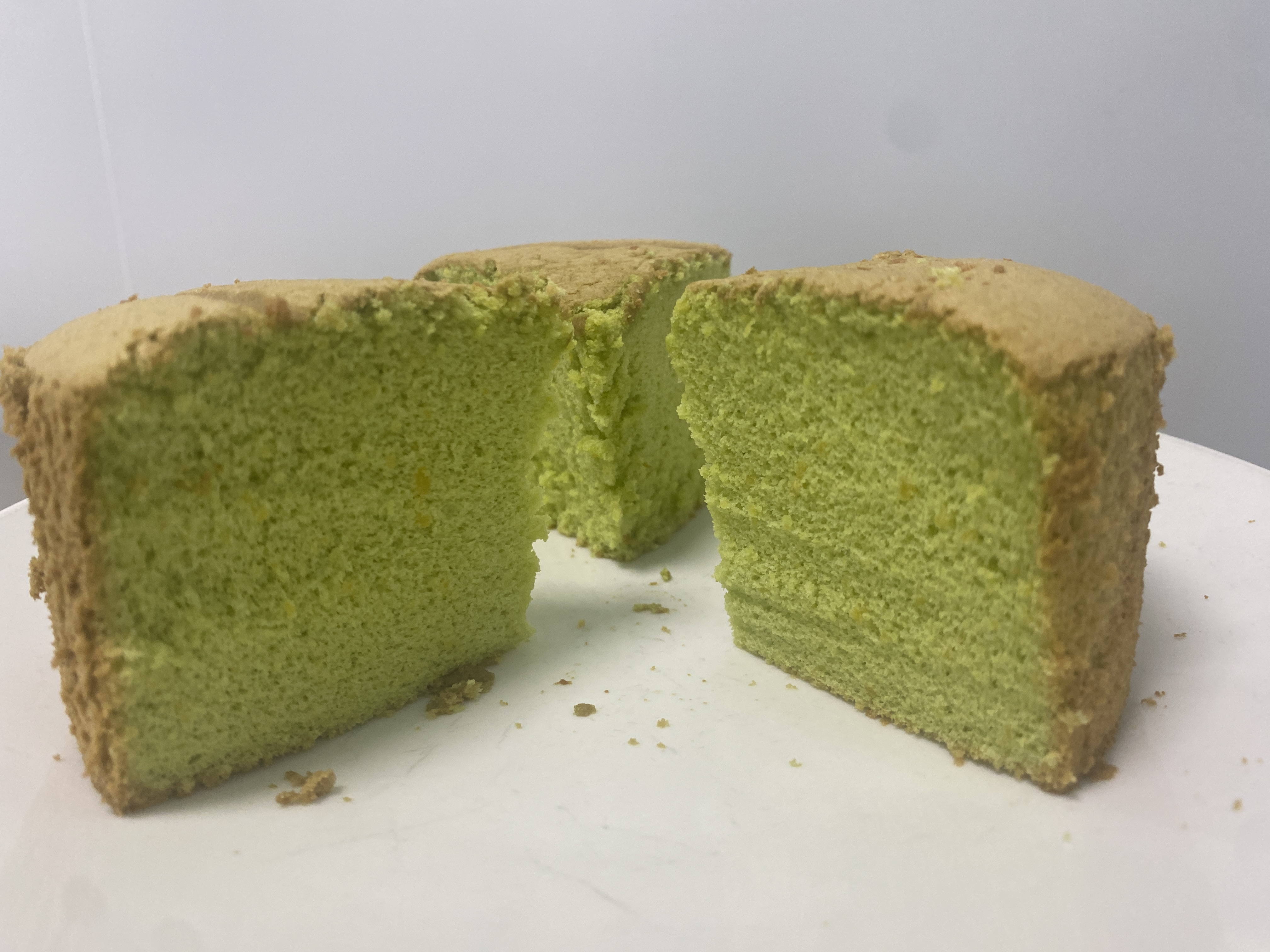 用高粱紅色素和葉綠素制作彩色戚風(fēng)蛋糕 – 完美的制作教程！