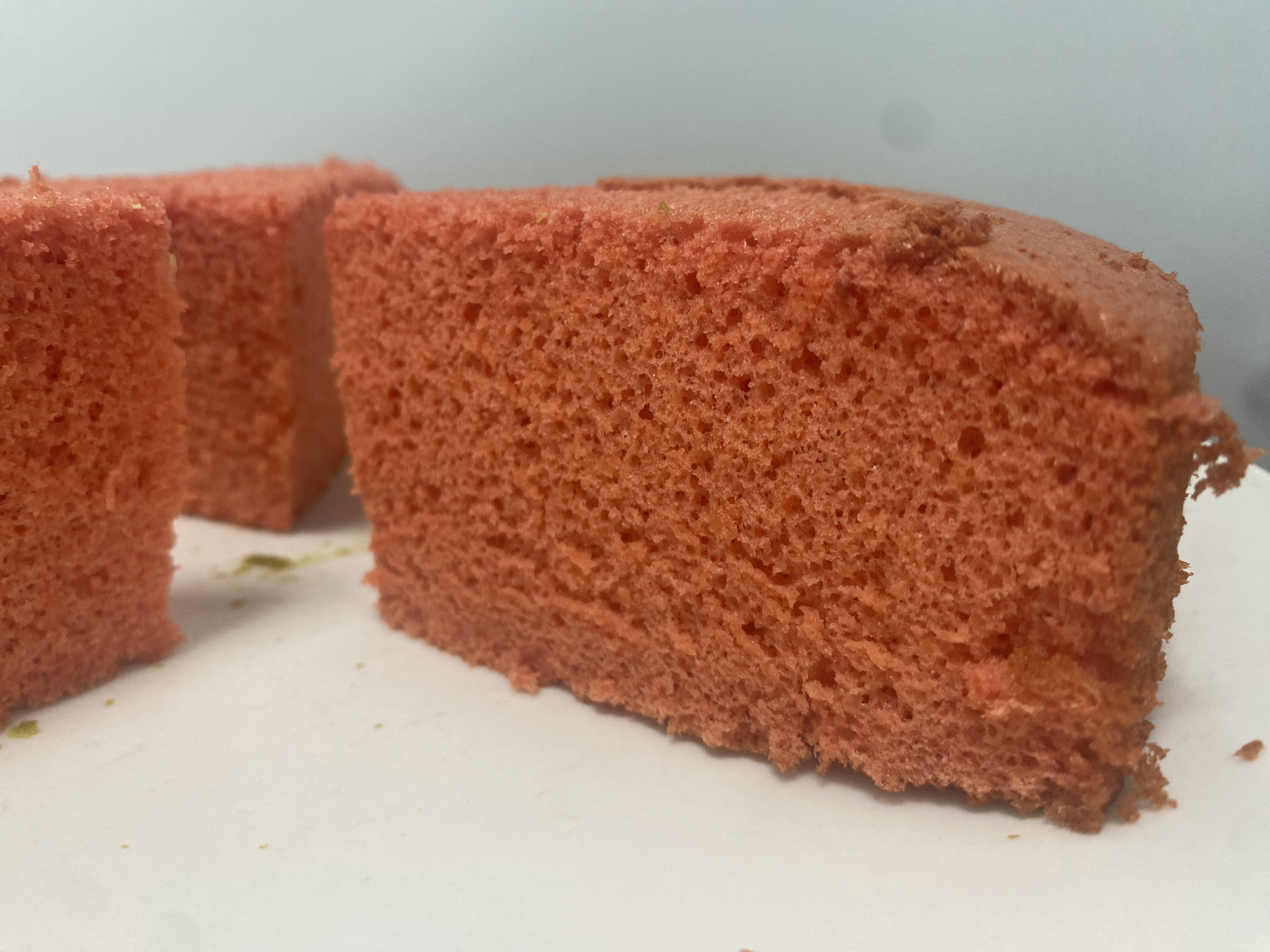 用高粱紅色素和葉綠素制作彩色戚風(fēng)蛋糕 – 完美的制作教程！