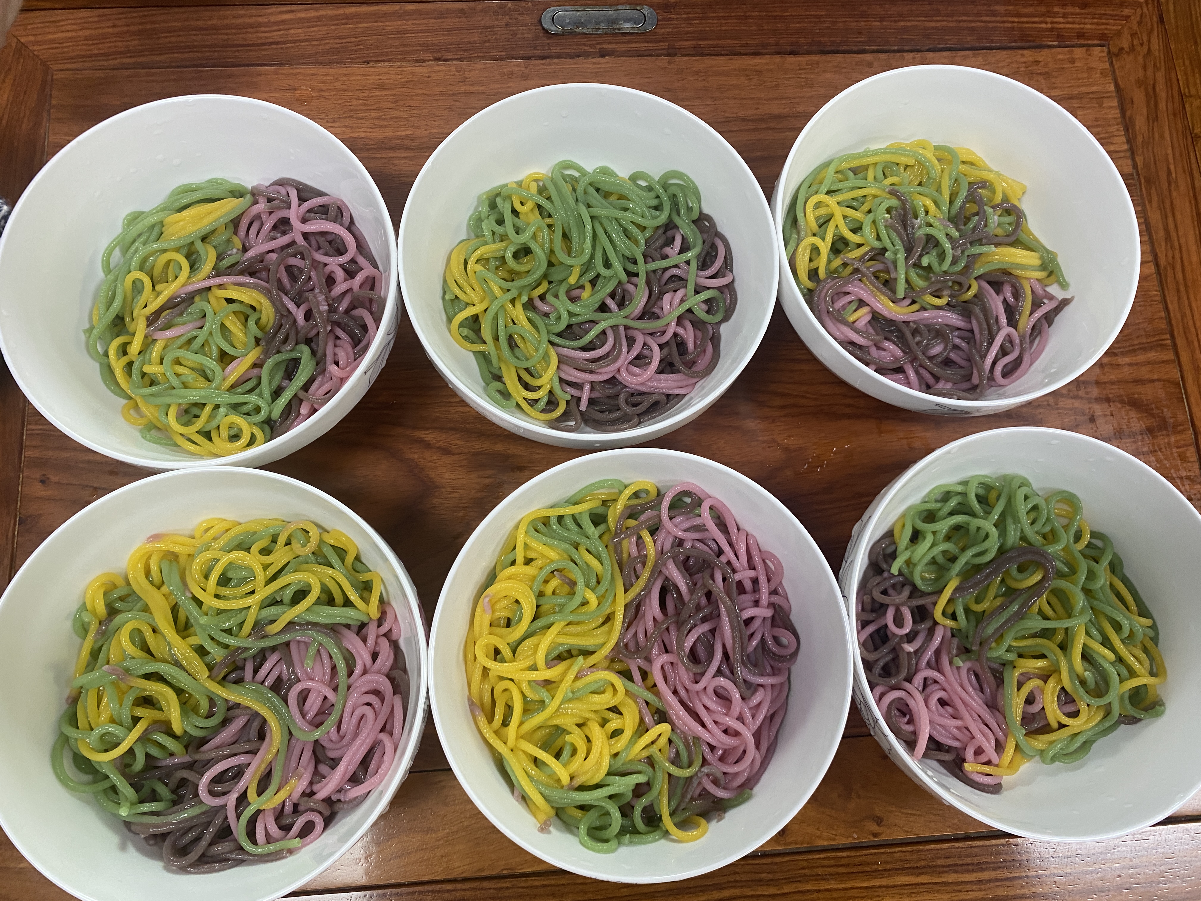 繽紛美食，天然色素點(diǎn)亮彩色面條制作教程