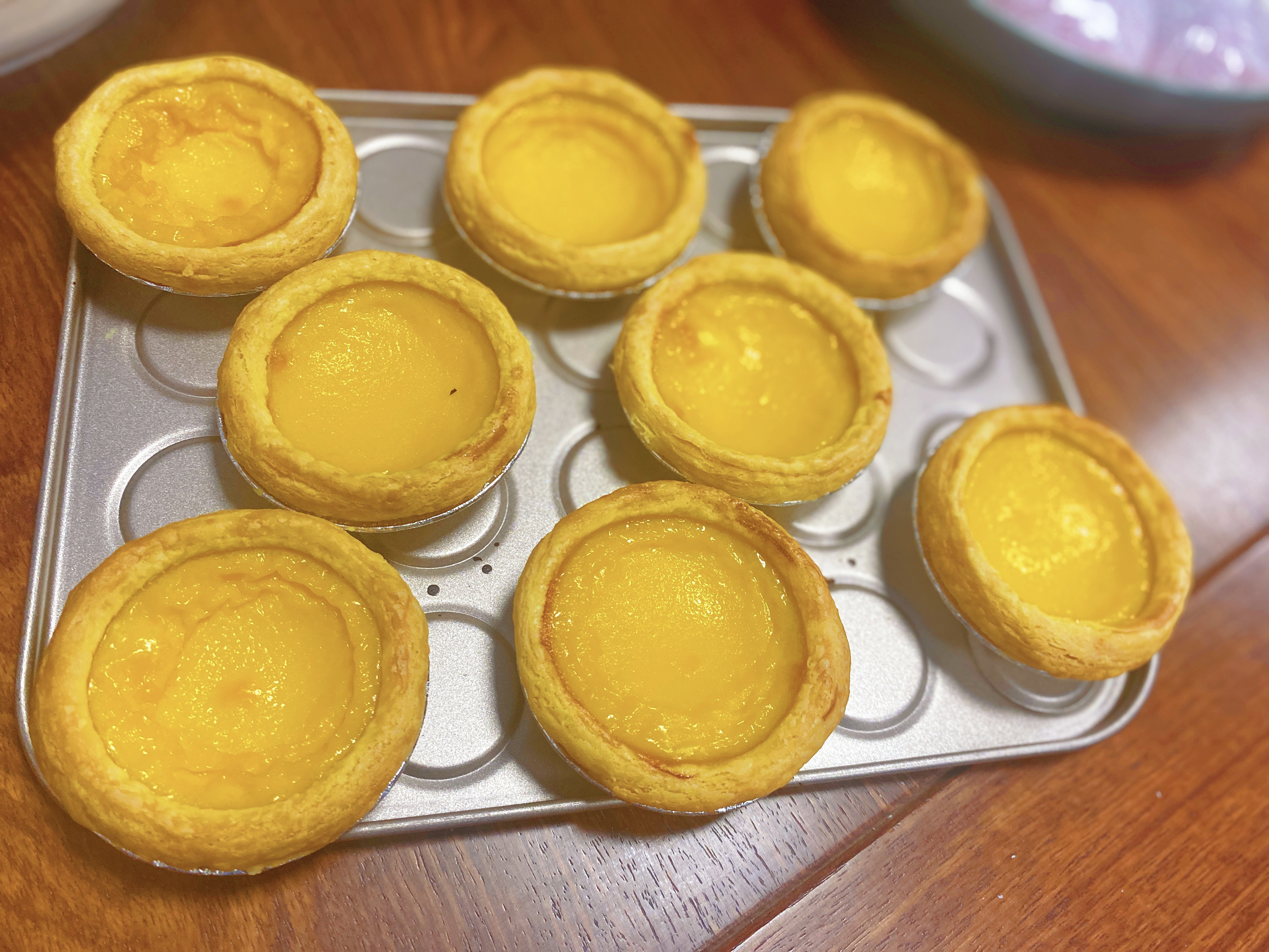 美味又好看！使用姜黃色素制作的蛋撻！